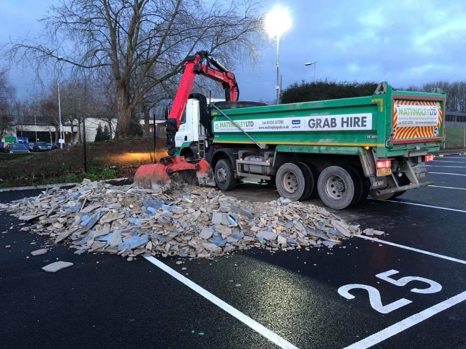 MATTINGLEY LTD-Oxfordshire-grab hire-muckaway and waste-aggregate supplies-color_grab truck