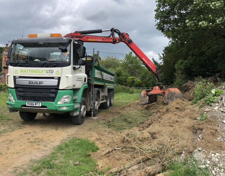 MATTINGLEY LTD-Oxfordshire-grab hire-muckaway and waste-aggregate supplies-color_grab truck